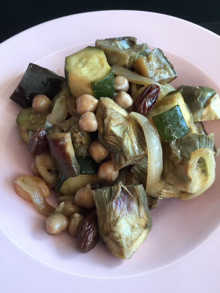 Couscous d'artichaut violet, courgettes, aubergines et pois chiches