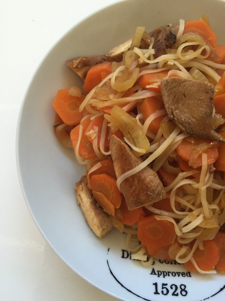wok-vermicelles-de-riz-carottes-poulet 