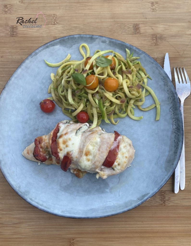 Spaghettis de courgettes et poulet à la tomate et mozza