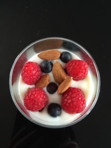 Fromage blanc amande et fruits rouges