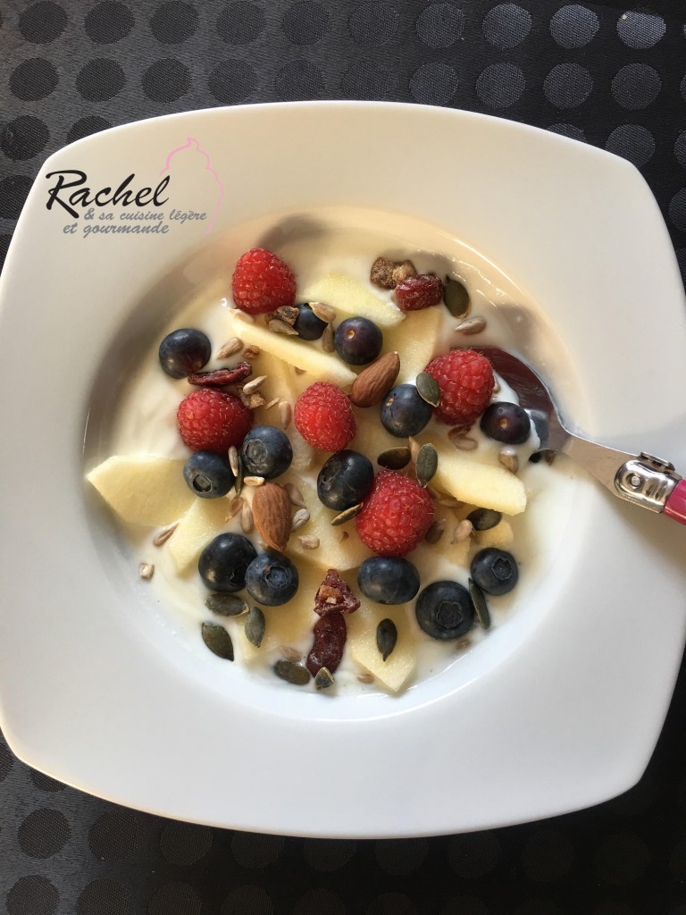 Fromage blanc, fruits et graines super léger