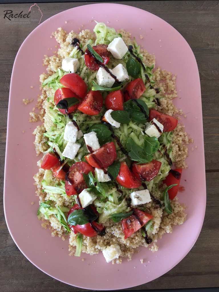 Salade quinoa, courgette crue, fêta