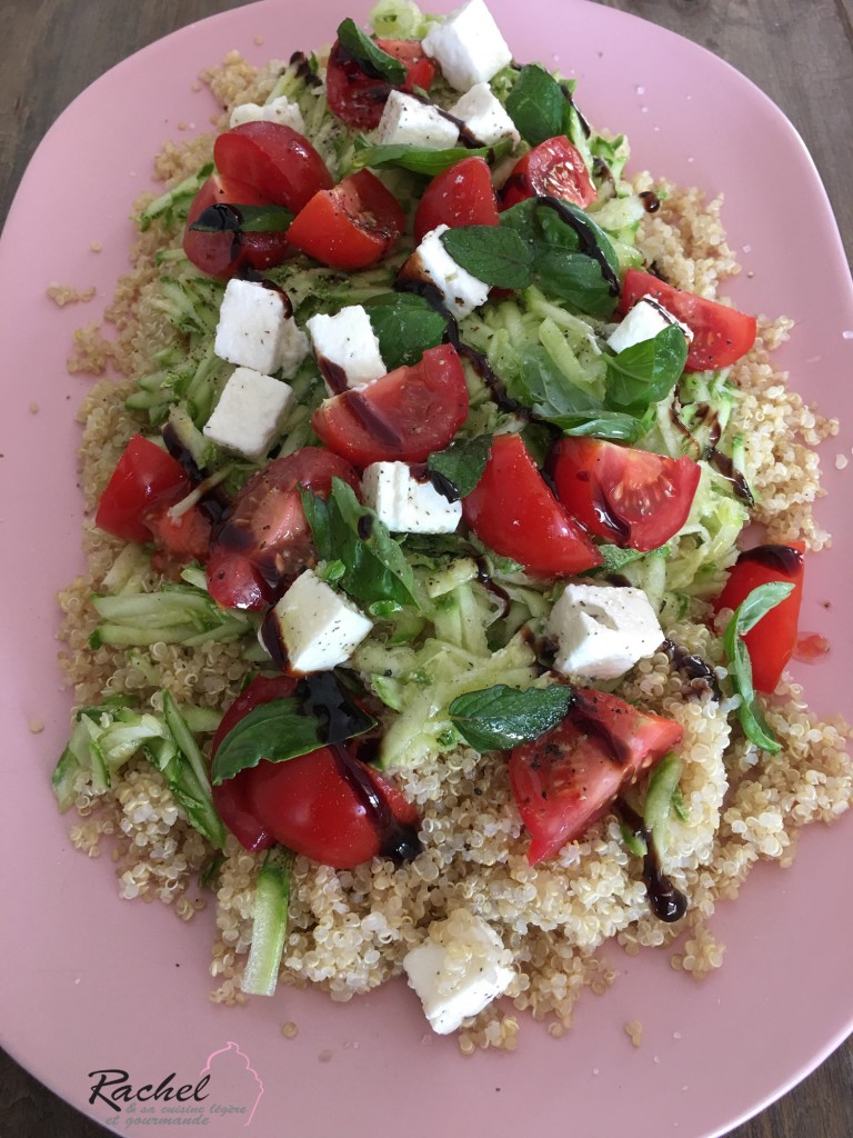 Salade quinoa, courgette crue, fêta