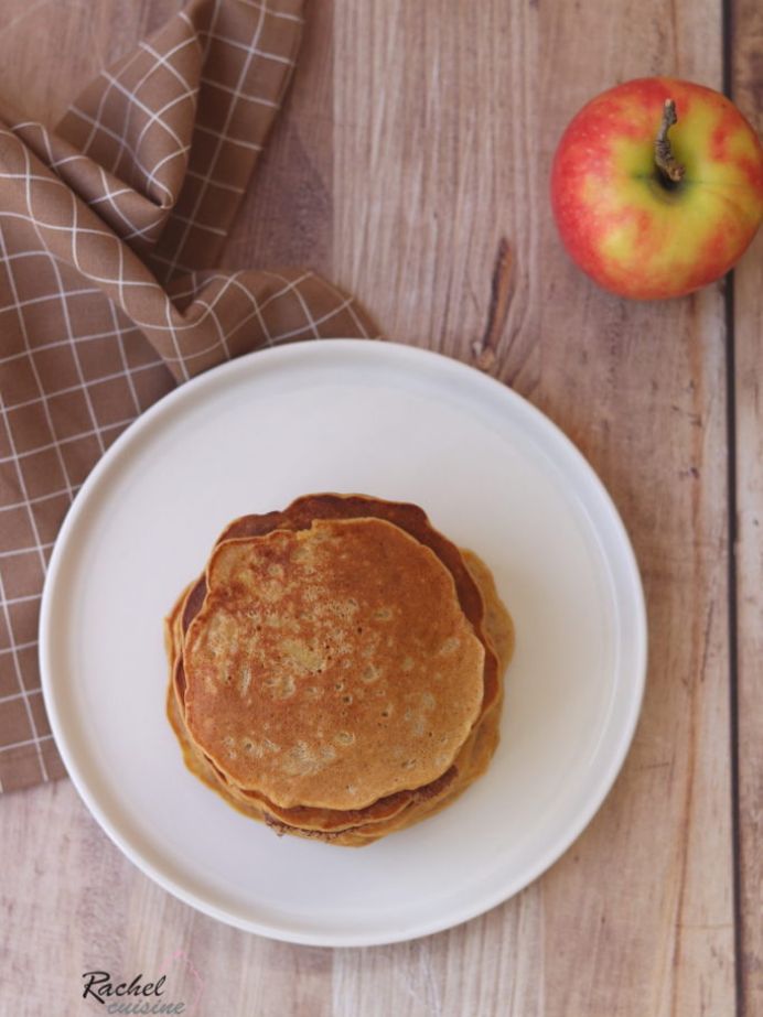 Des pancakes healthy à base de pommes et fromage blanc