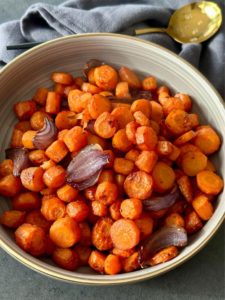 Des carottes confites au four