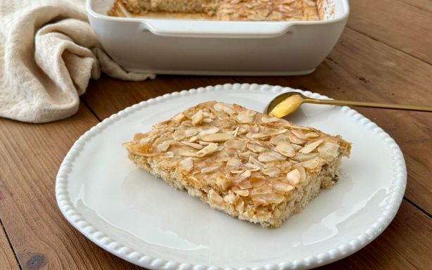 Un gâteau aux amandes et flocons d'avoine