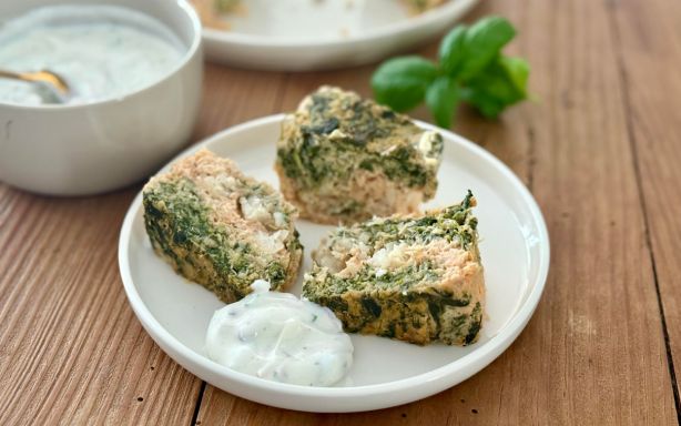 Des tranches de terrine de poisson aux épinards