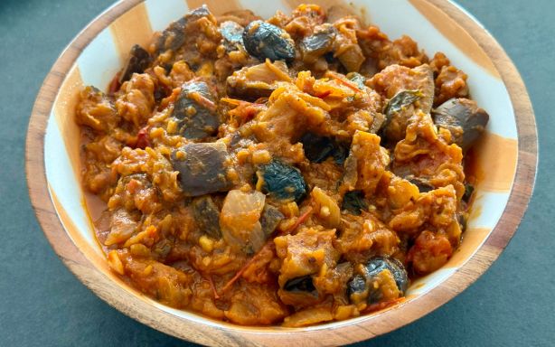 Un mijoté d'aubergines sain et plein de goût