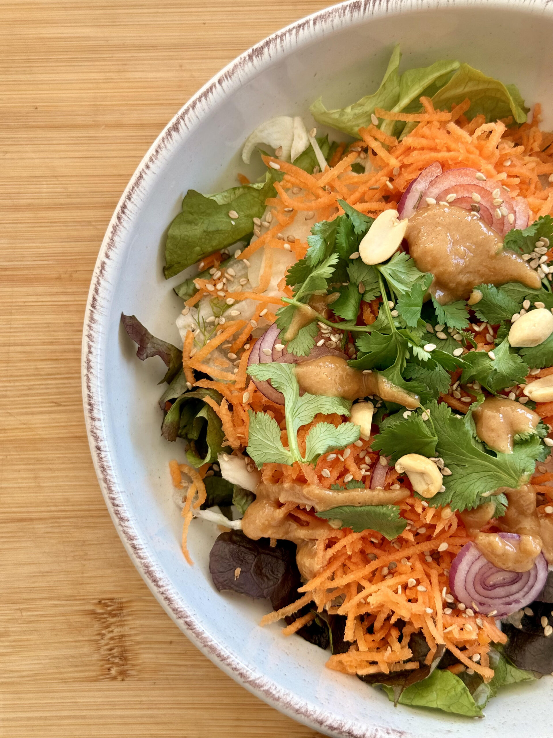 Une salade aux saveurs asiatiques