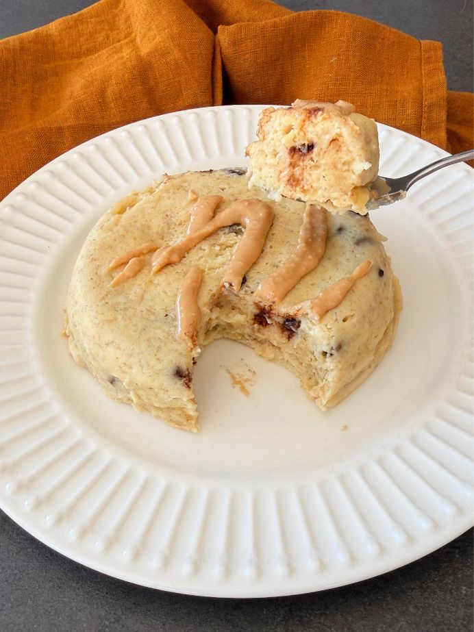 Une cuillère de petit gâteau protéiné