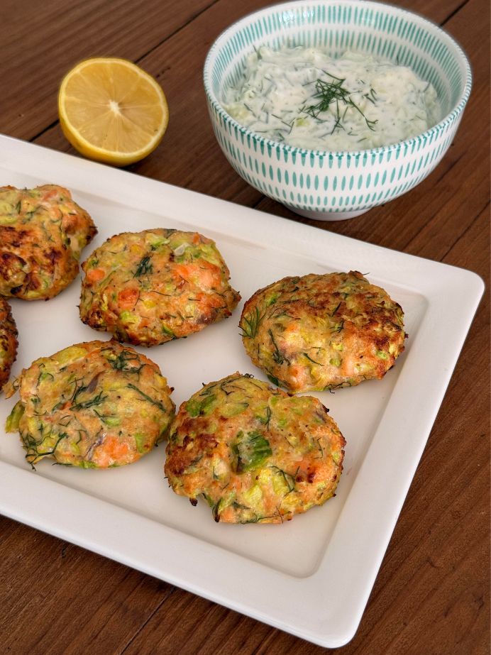 Des galettes de saumon, courgettes et aneth