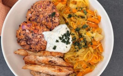 Galettes d&rsquo;haricots rouges, poulet et poêlée de fenouil, carottes